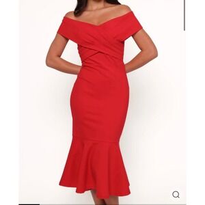 Petal + Pup Dailene Red Off-Shoulder Pleated Fishtail Midi Dress Size M
